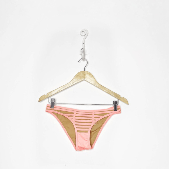 Beach Bunny Swimwear Hard Summer Tango ruched bottom New Origami sexy cheeky s - Picture 1 of 6